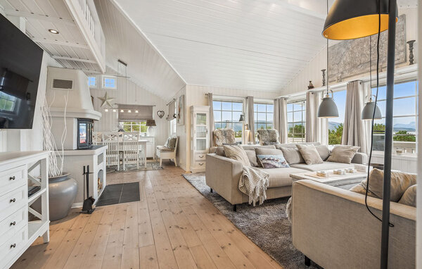 Semesterhus - Lødingen , Norge - N39238 304