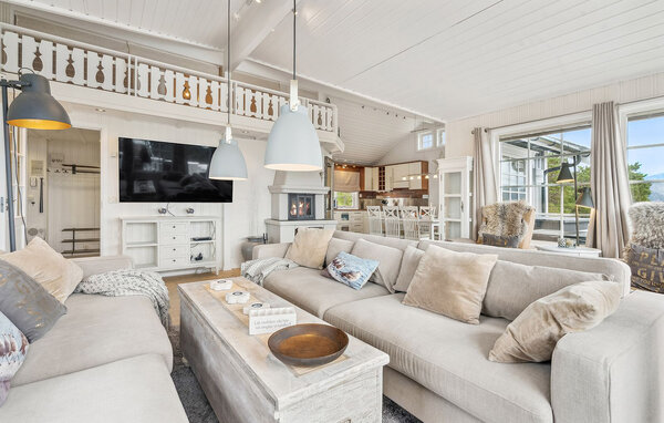 Semesterhus - Lødingen , Norge - N39238 309