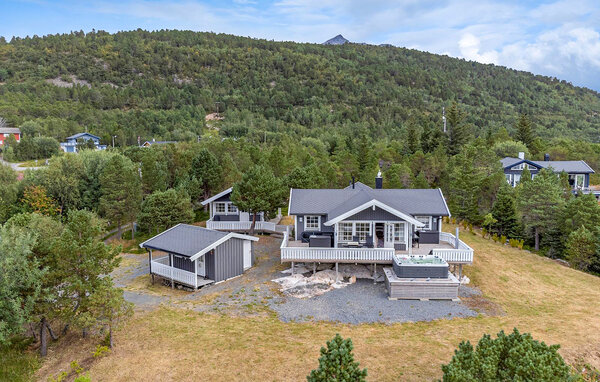 Semesterhus - Lødingen , Norge - N39238 81