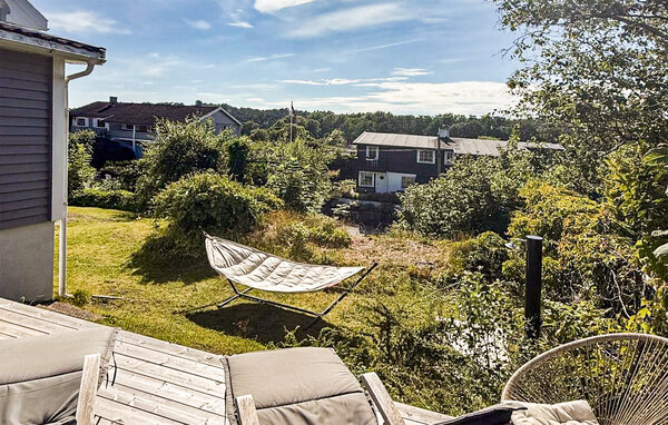 Dieses Ferienhaus bietet einen einladenden Ort zum Verweilen, während Sie die Umgebung entdecken. In Langesund gelegen, besitzt diese charmante Retro-Hütte eine besondere Geschichte als ehemaliges D..