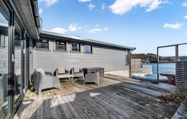 Semesterhus - Lyngdal , Norge - NVK261 101