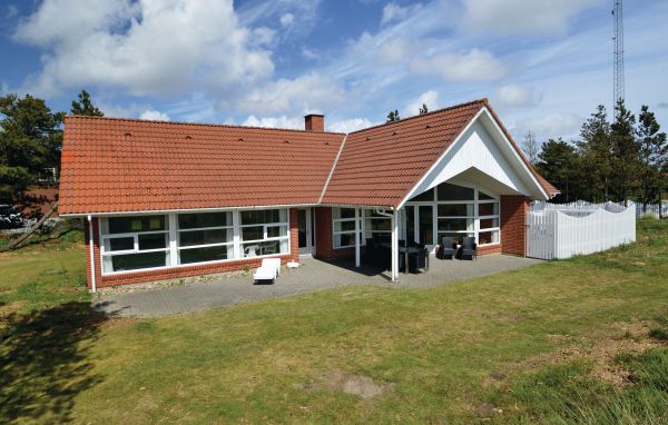 This large, beautiful holiday house, with a pool stands in the heart of the town Blåvand. The house is well furnished and spacious and everyone has enough place here. The highlight of the house is th..