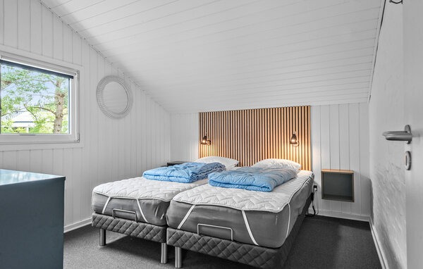 Semesterhus - Houstrup , Danmark - P42731 602