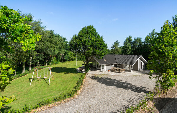Erholen Sie sich in diesem charmanten Ferienhaus mit Sauna und Whirlpool. 

Dieses helle und behagliche Haus ist der ideale Rückzugsort für Ihre Urlaubstage. Helle Holzvertäfelungen, ein Kaminofen ..
