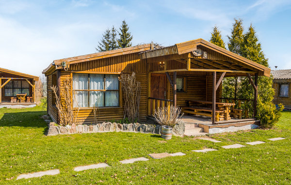 Holzhaus im Ort Wilczeta.

Verbringen Sie einen entspannten Urlaub in diesem Holzhaus in der Nähe vieler Aktivitäten und schöner Natur. Das einfache Holzhaus bietet Platz in einem Schlafzimmer mit ..