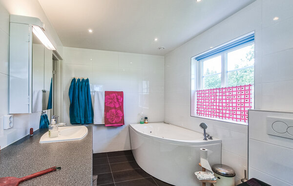 Semesterhus - Krokön / Alvesta , Sverige - S25507 7