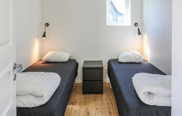 Semesterhus - Löttorp , Sverige - S41596 601