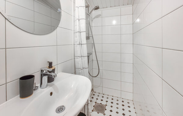 Semesterhus - Lilla Edet / Ryrsjön , Sverige - S50043 601