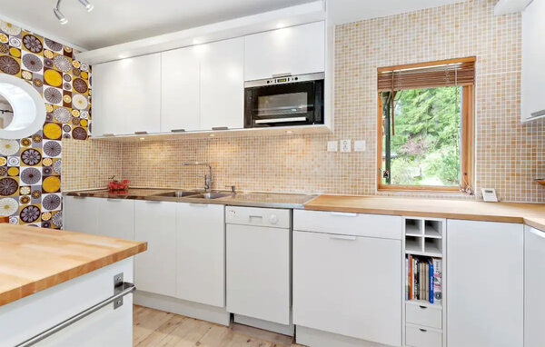 Holiday Home - Högakusten/Hälletorp , Sweden - S93066 8